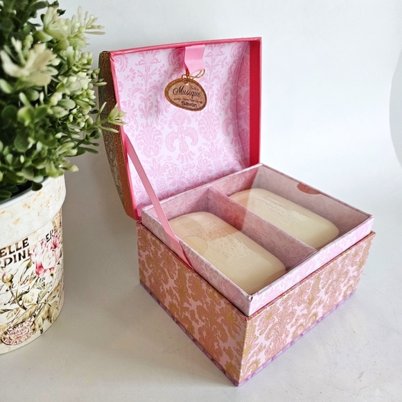 Musical Box Punch Studio "Follow Your Dreams" Verbena Soap, Playing Strauss - Picture 10 of 15